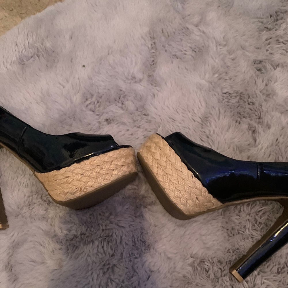 Heeled peep toe